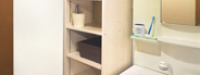 置型Tタイプに固定棚 1枚、可動棚 7枚を使用して<br>隙間家具を製作しています。
    <br />使用商品：951BXT9-SK
